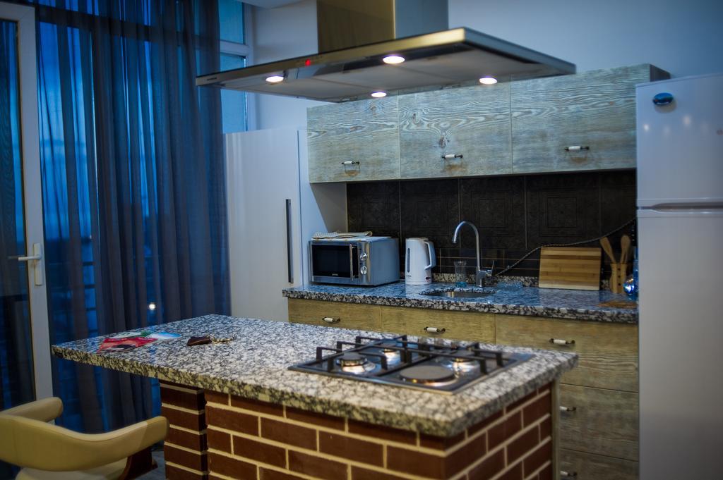 Apartment On Takaishvili บาทูมิ ภายนอก รูปภาพ